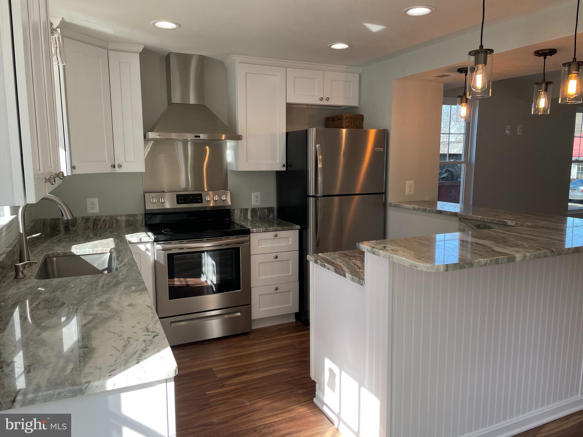 WOODLAND BEACH - Residential Lease