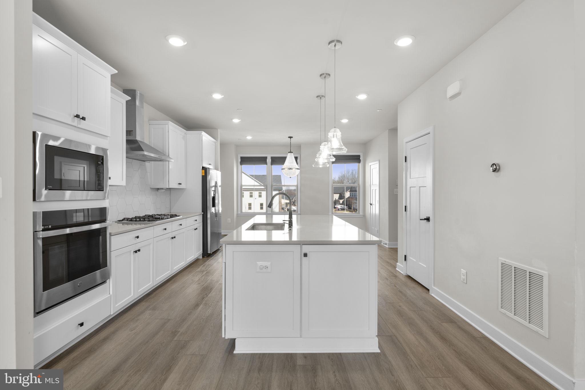 LAKE LINGANORE TOWN CENTER - Residential