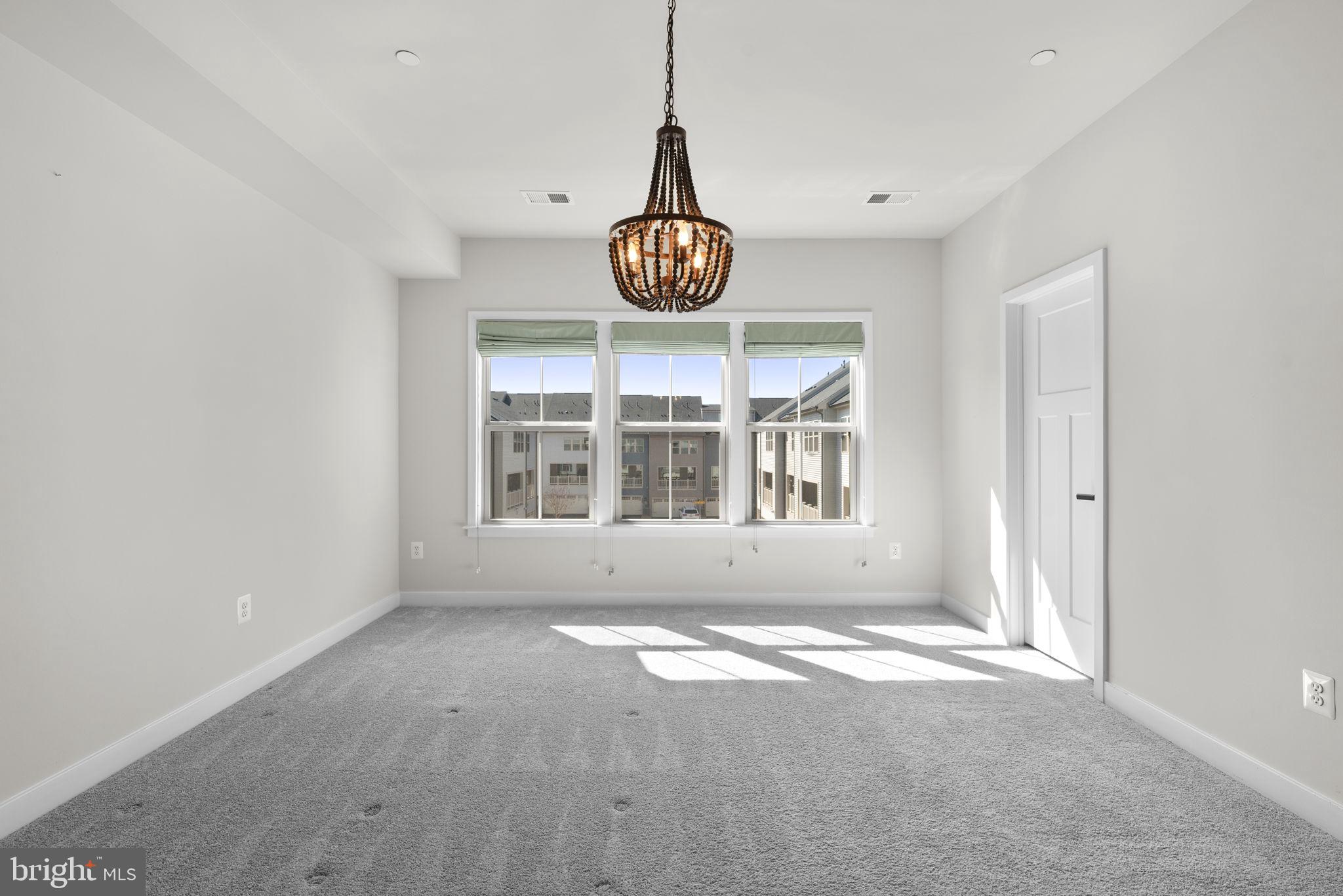 LAKE LINGANORE TOWN CENTER - Residential