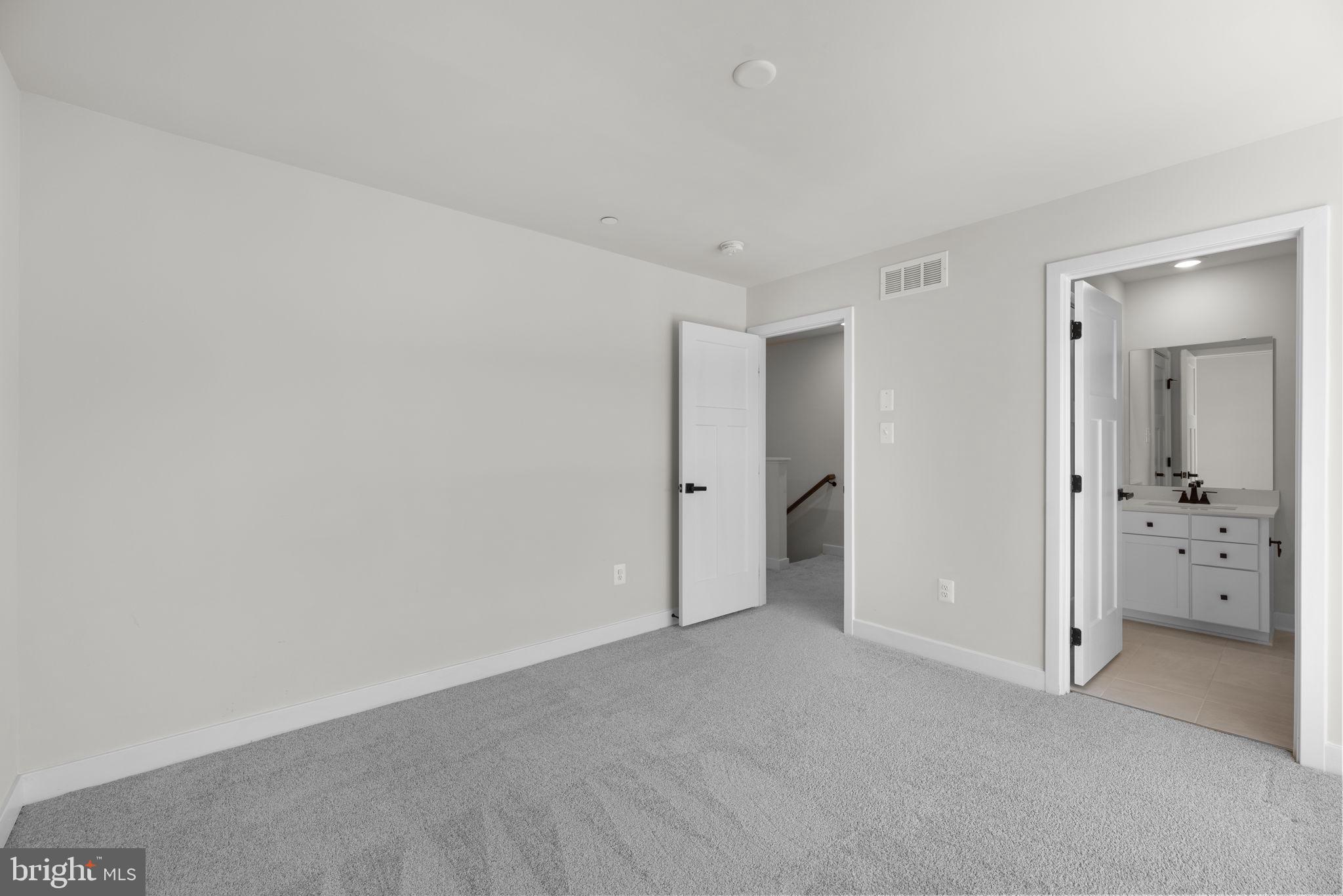 LAKE LINGANORE TOWN CENTER - Residential