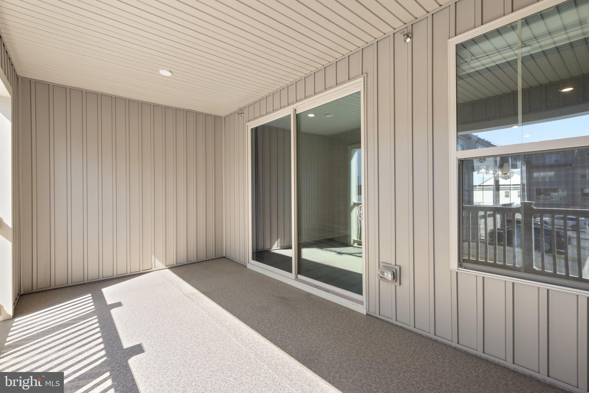 LAKE LINGANORE TOWN CENTER - Residential