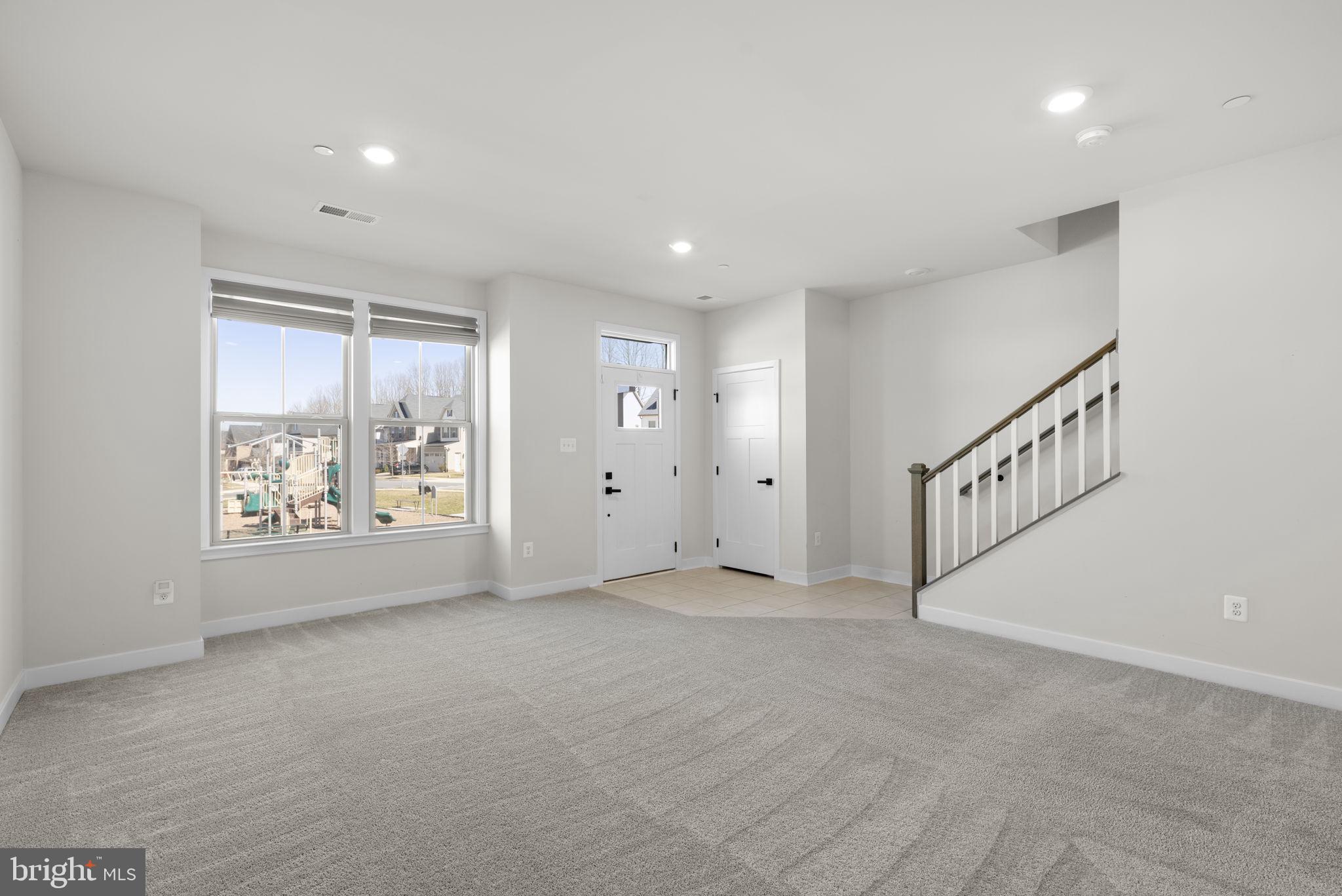 LAKE LINGANORE TOWN CENTER - Residential