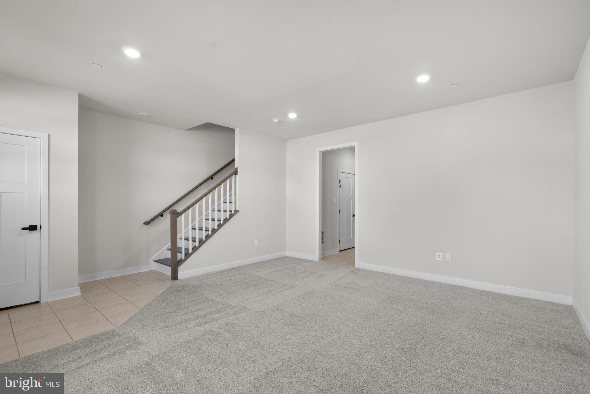 LAKE LINGANORE TOWN CENTER - Residential