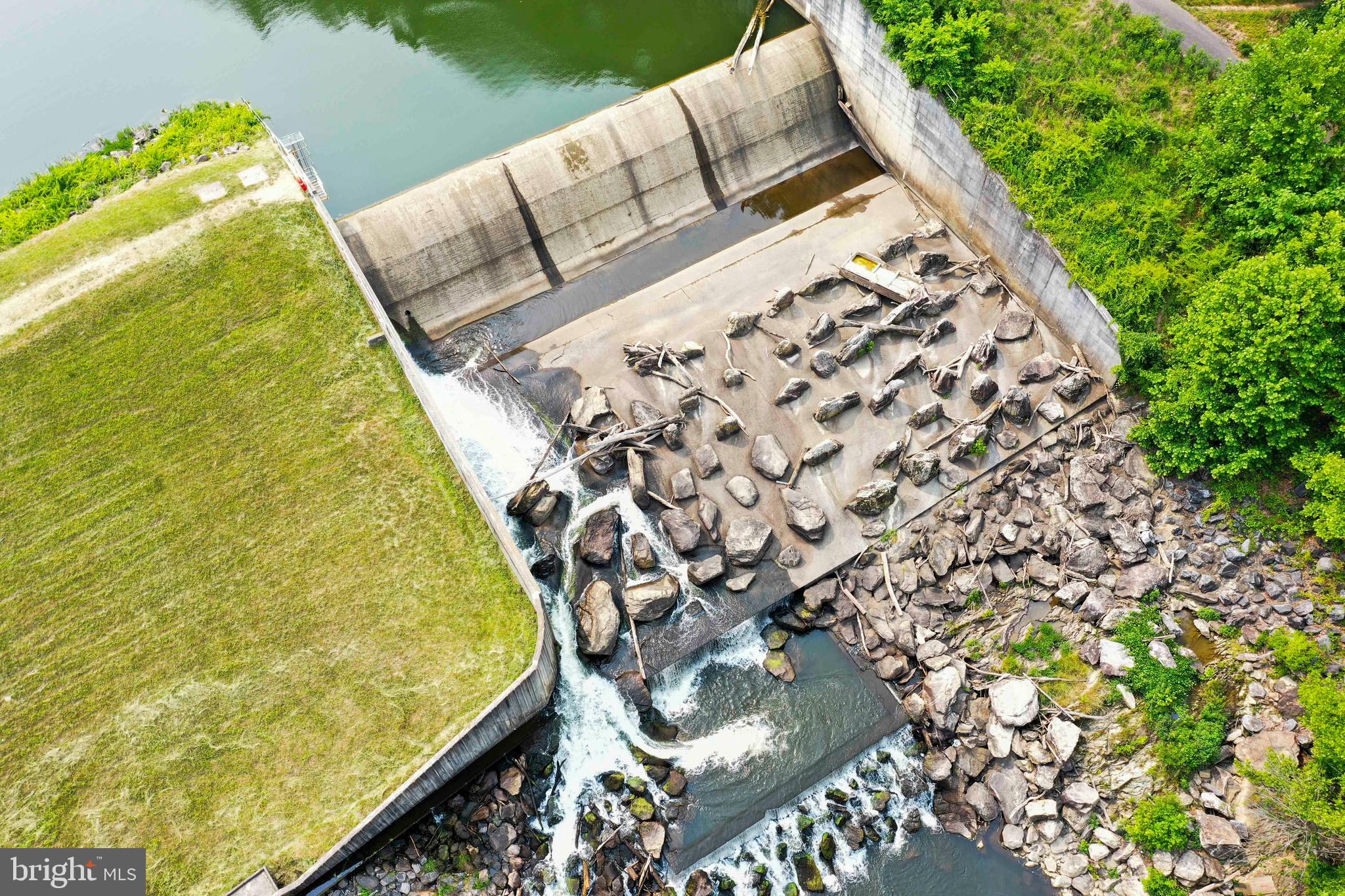 LAKE LINGANORE TOWN CENTER - Residential