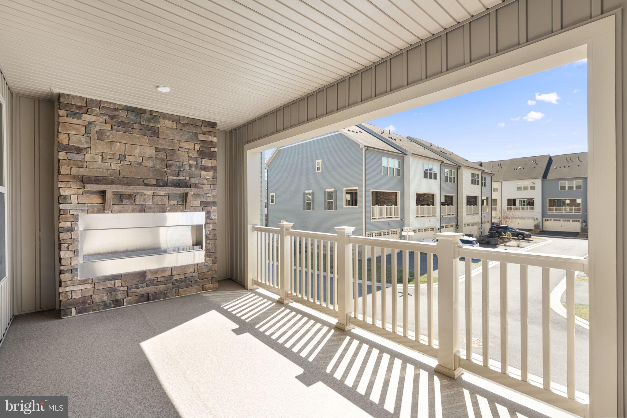 LAKE LINGANORE TOWN CENTER - Residential