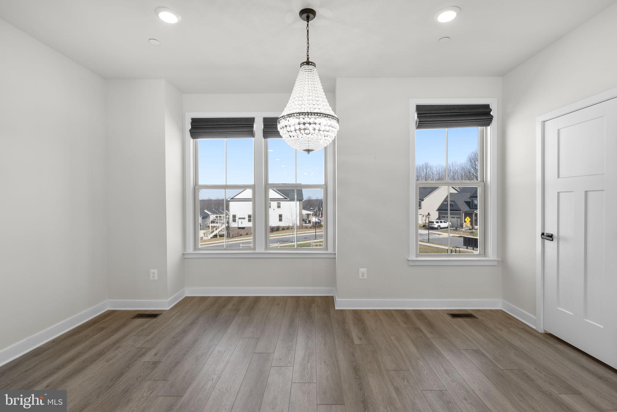 LAKE LINGANORE TOWN CENTER - Residential