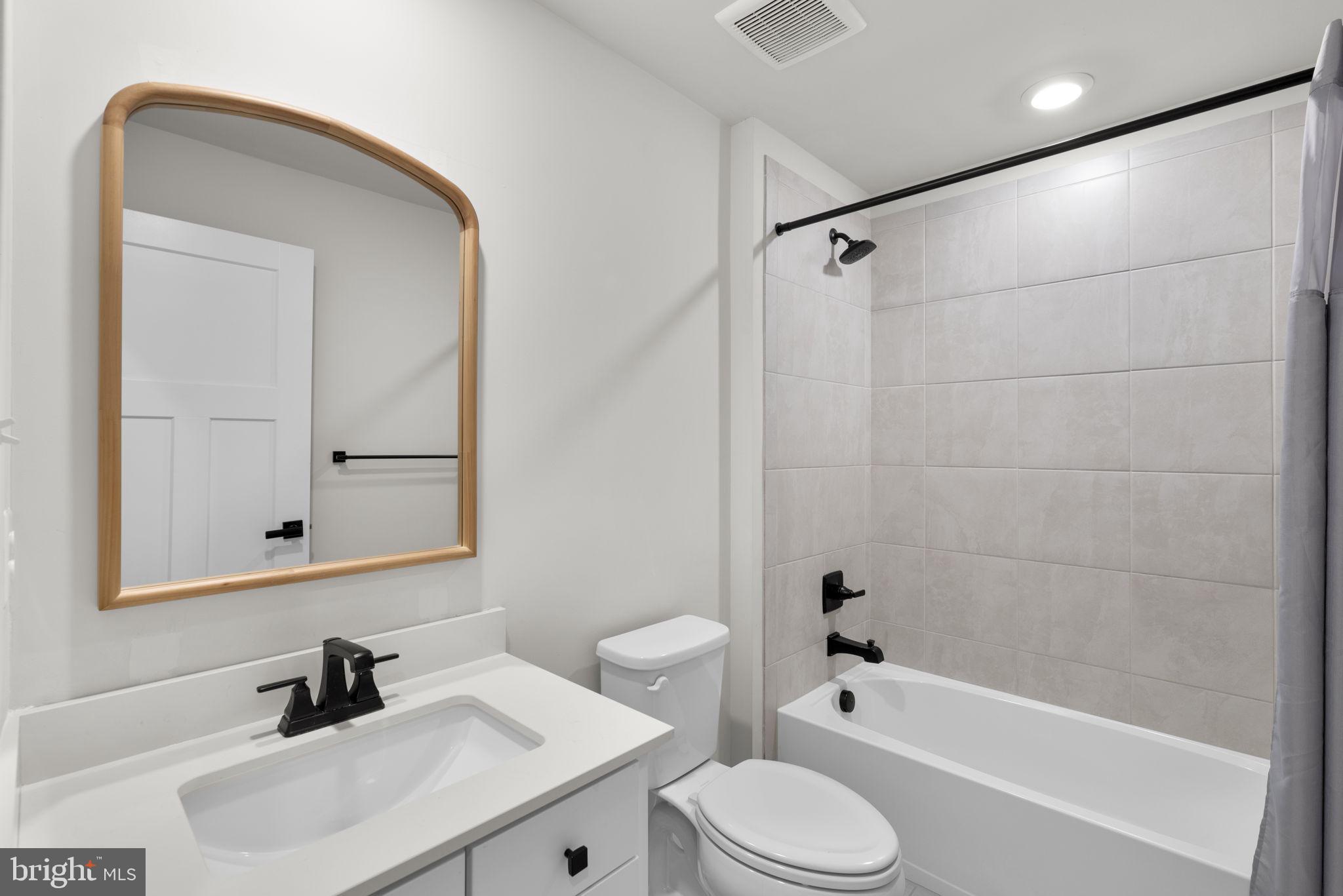 LAKE LINGANORE TOWN CENTER - Residential