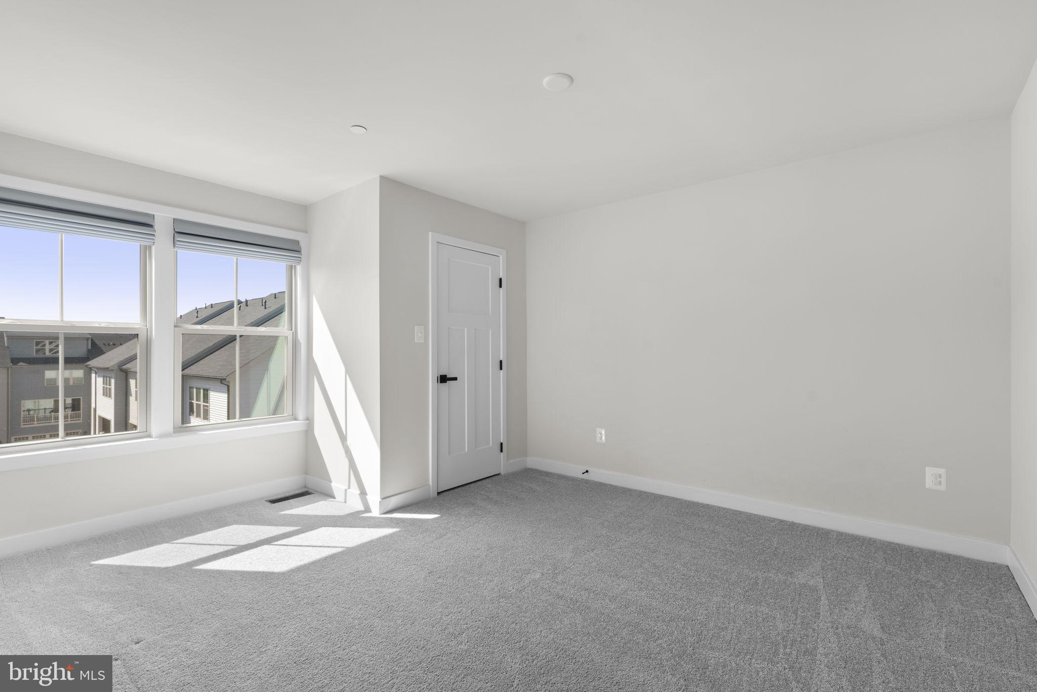 LAKE LINGANORE TOWN CENTER - Residential