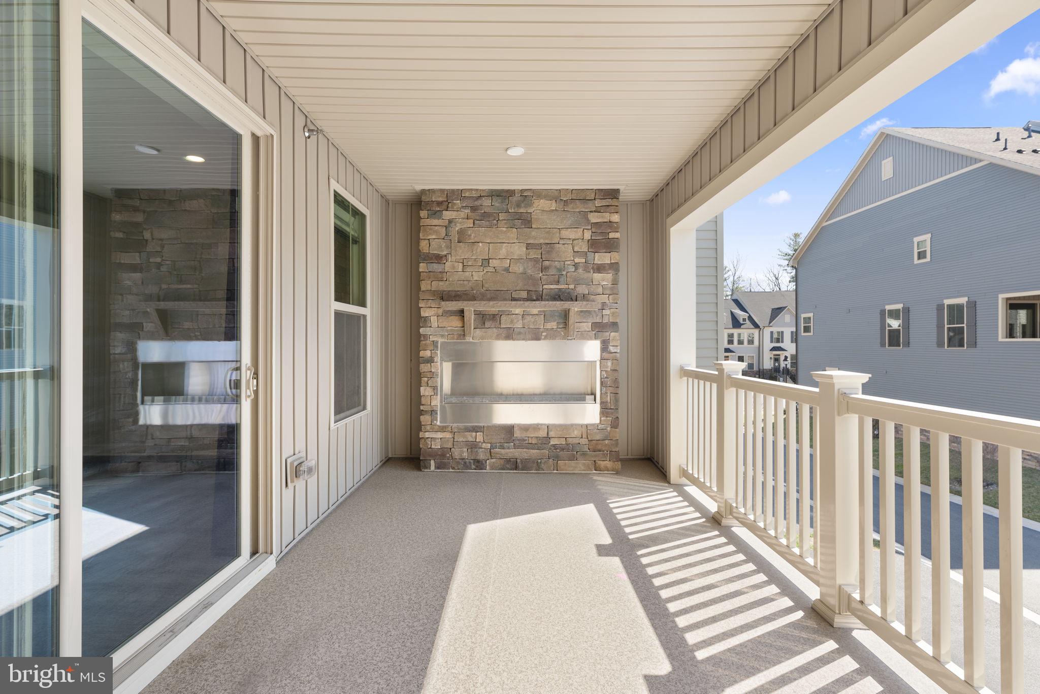 LAKE LINGANORE TOWN CENTER - Residential