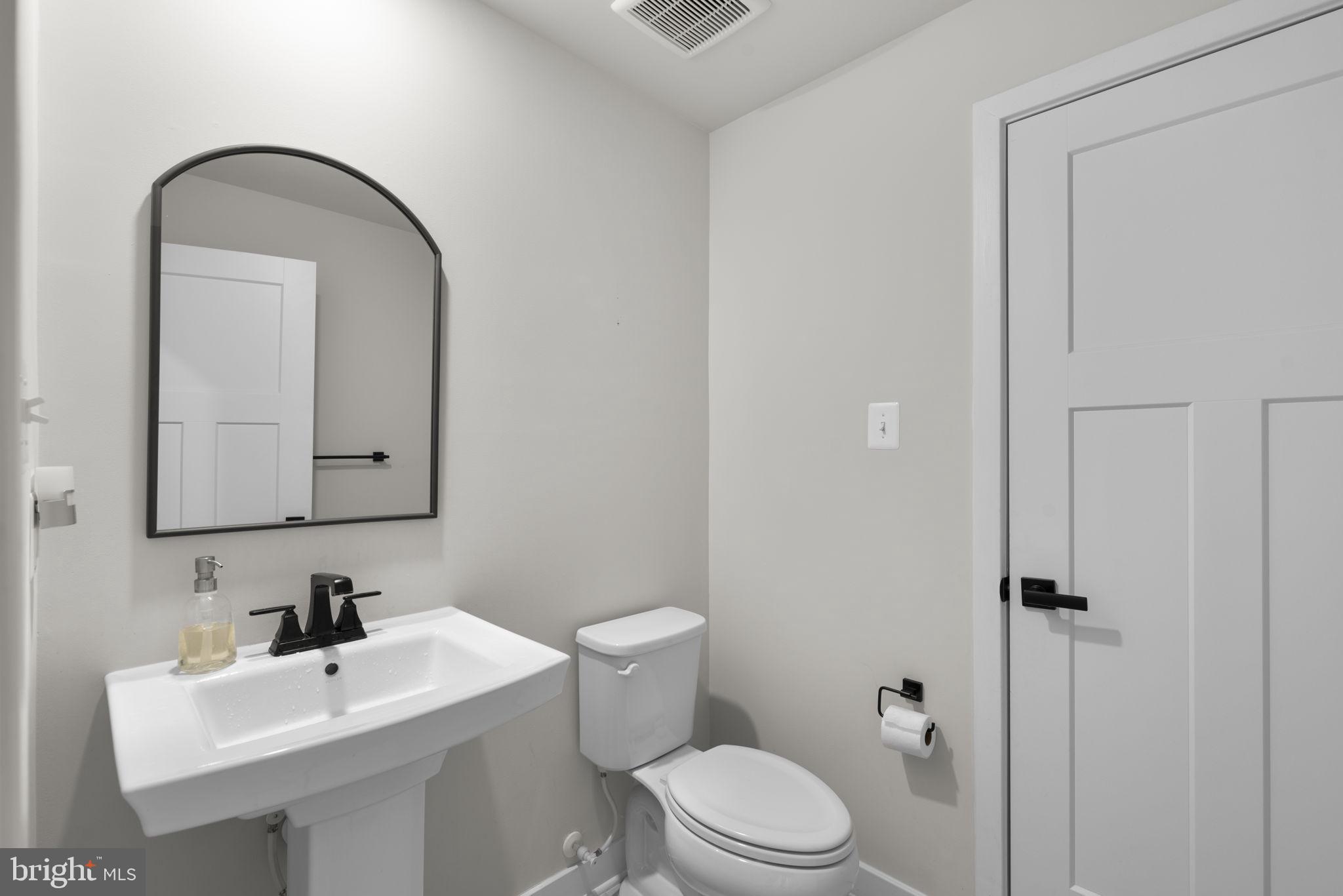 LAKE LINGANORE TOWN CENTER - Residential