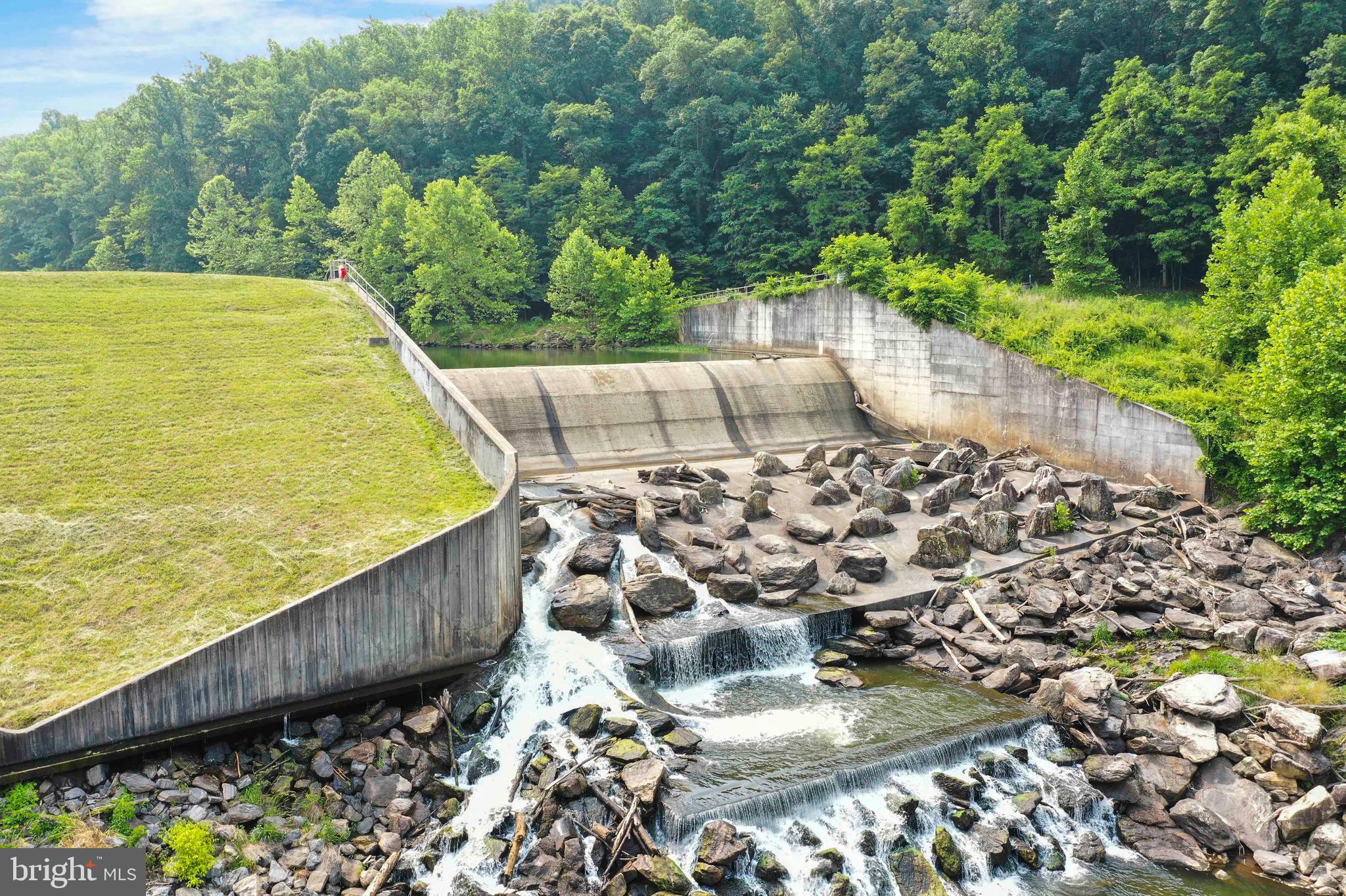 LAKE LINGANORE TOWN CENTER - Residential