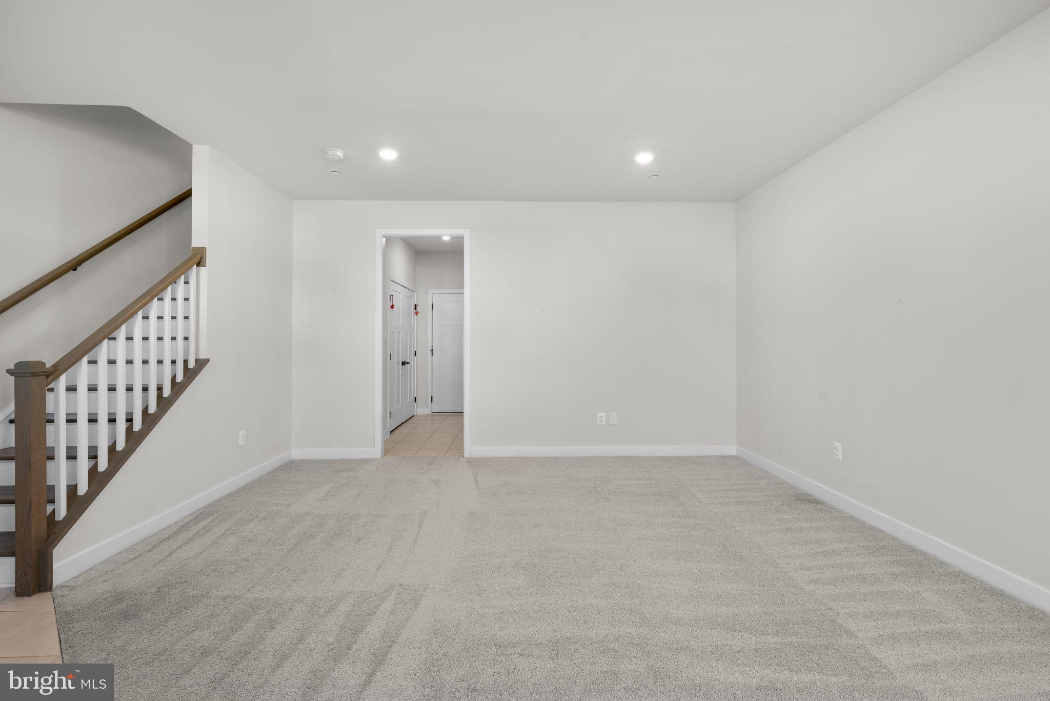 LAKE LINGANORE TOWN CENTER - Residential