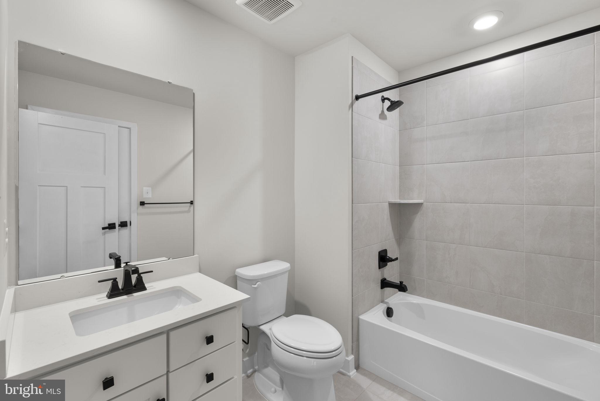 LAKE LINGANORE TOWN CENTER - Residential