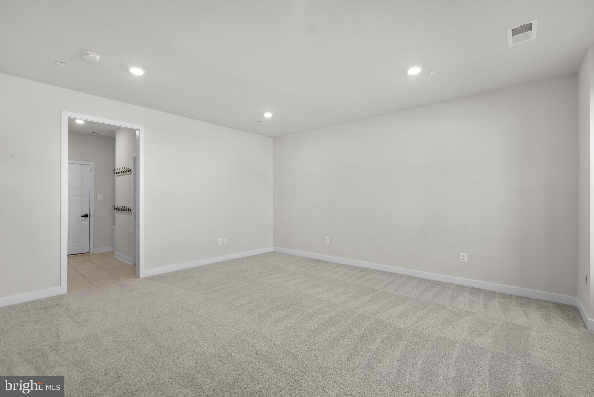 LAKE LINGANORE TOWN CENTER - Residential