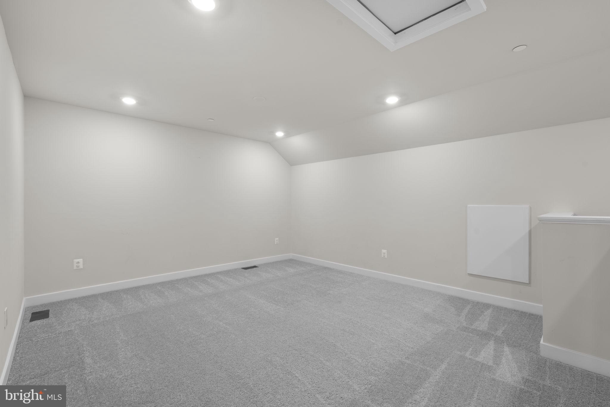 LAKE LINGANORE TOWN CENTER - Residential