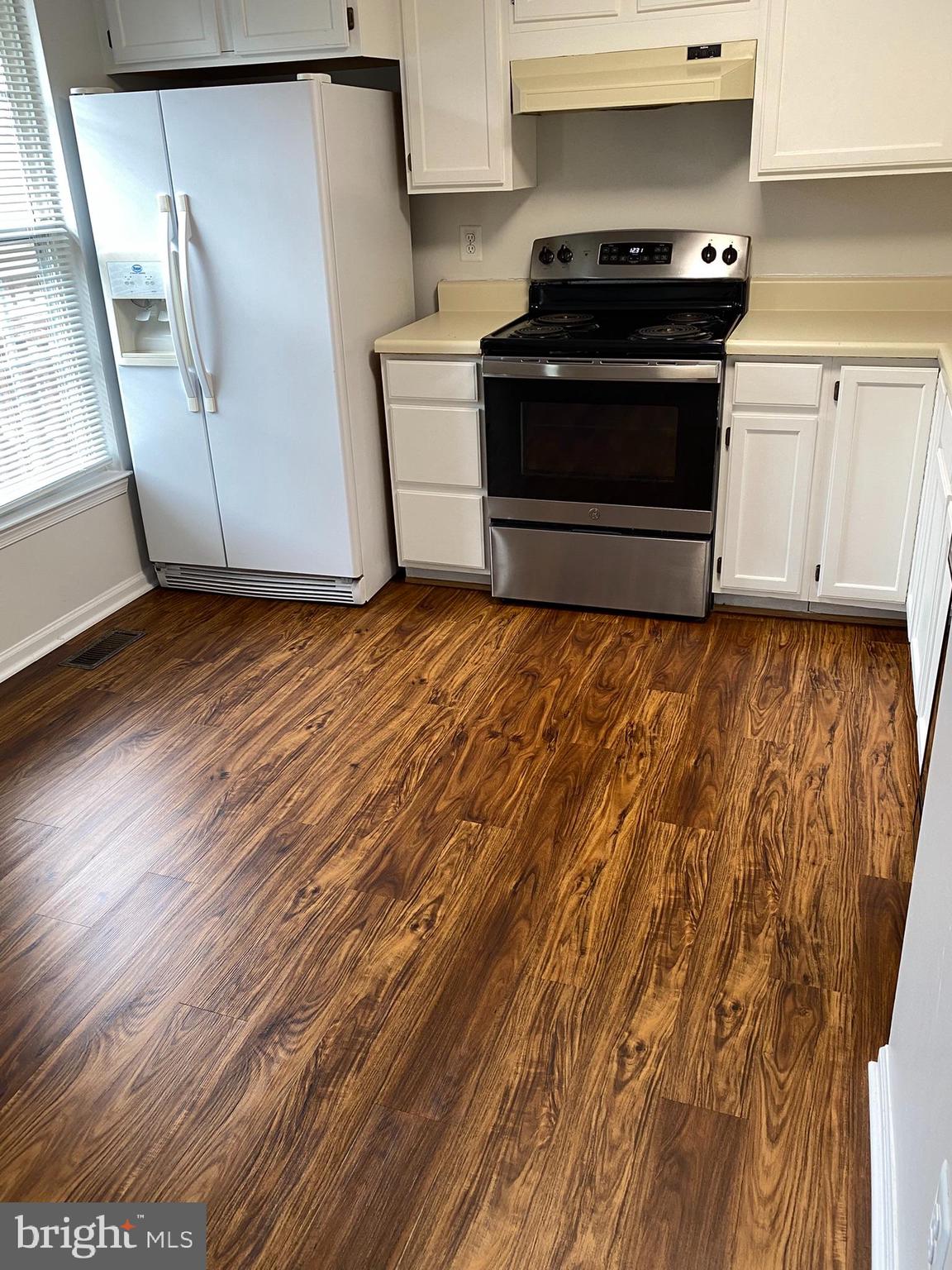 STONE RIVER - Residential Lease