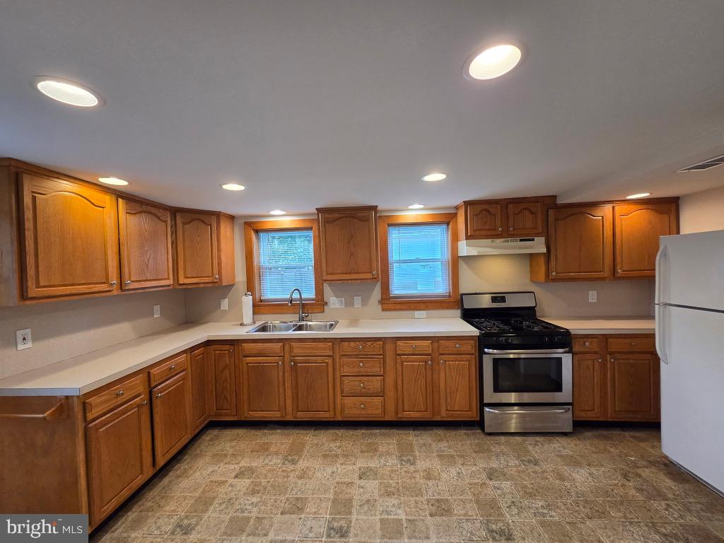 513 E WALNUT STREET