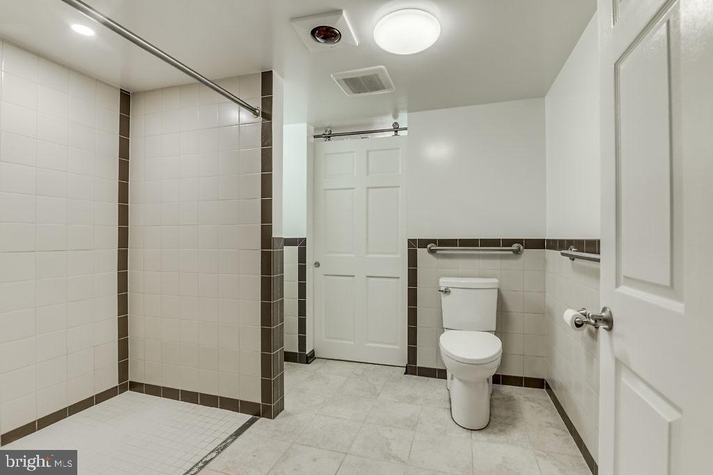 BRANDON VILLAGE - Residential Lease