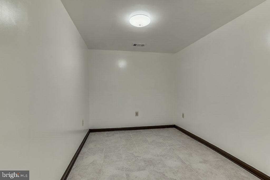 BRANDON VILLAGE - Residential Lease