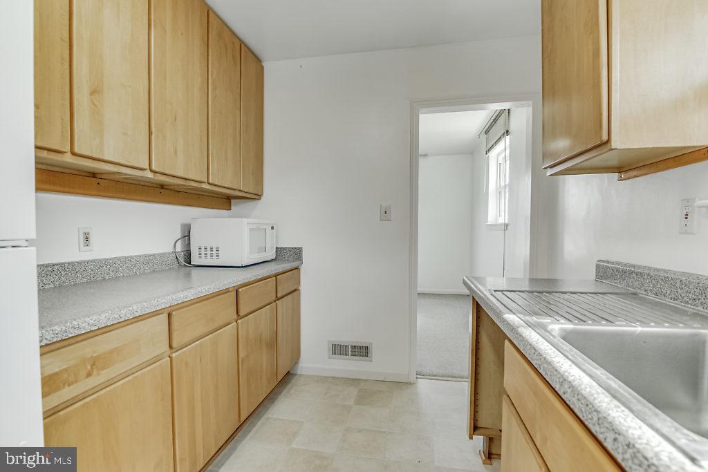 BRANDON VILLAGE - Residential Lease