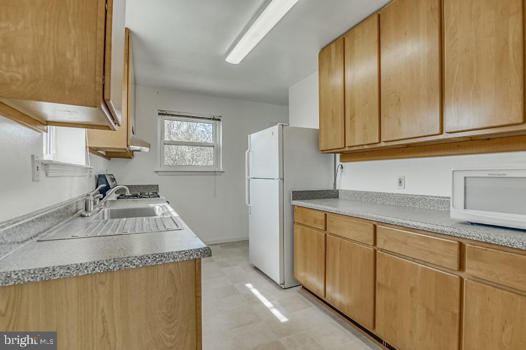 BRANDON VILLAGE - Residential Lease