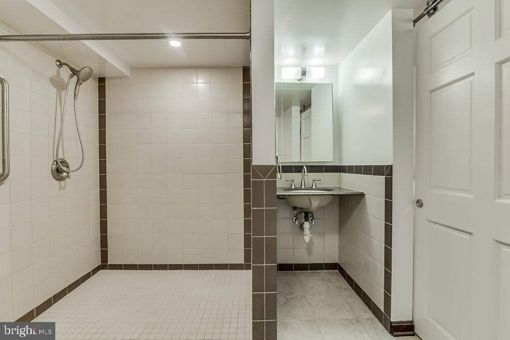 BRANDON VILLAGE - Residential Lease