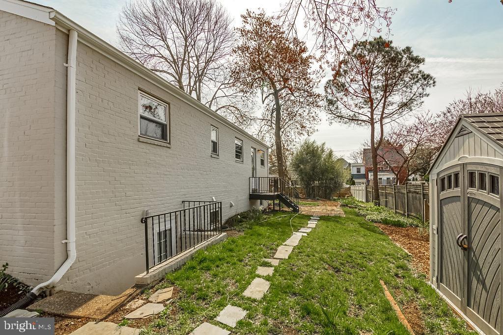 BRANDON VILLAGE - Residential Lease