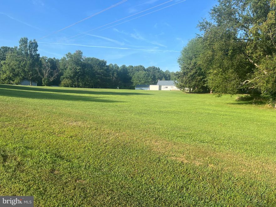 Cleared, level, 1.2-acre lot in Aspen Hill on the private side of Lake Anna. Aspen Hill has limited covenants so come and build your dream home in this established community. Short walk/golf cart ride to the boat ramp. Aspen Hill is conveniently located 5 miles from the Food Lio shopping plaza and close to restaurants, breweries wineries, and marinas.