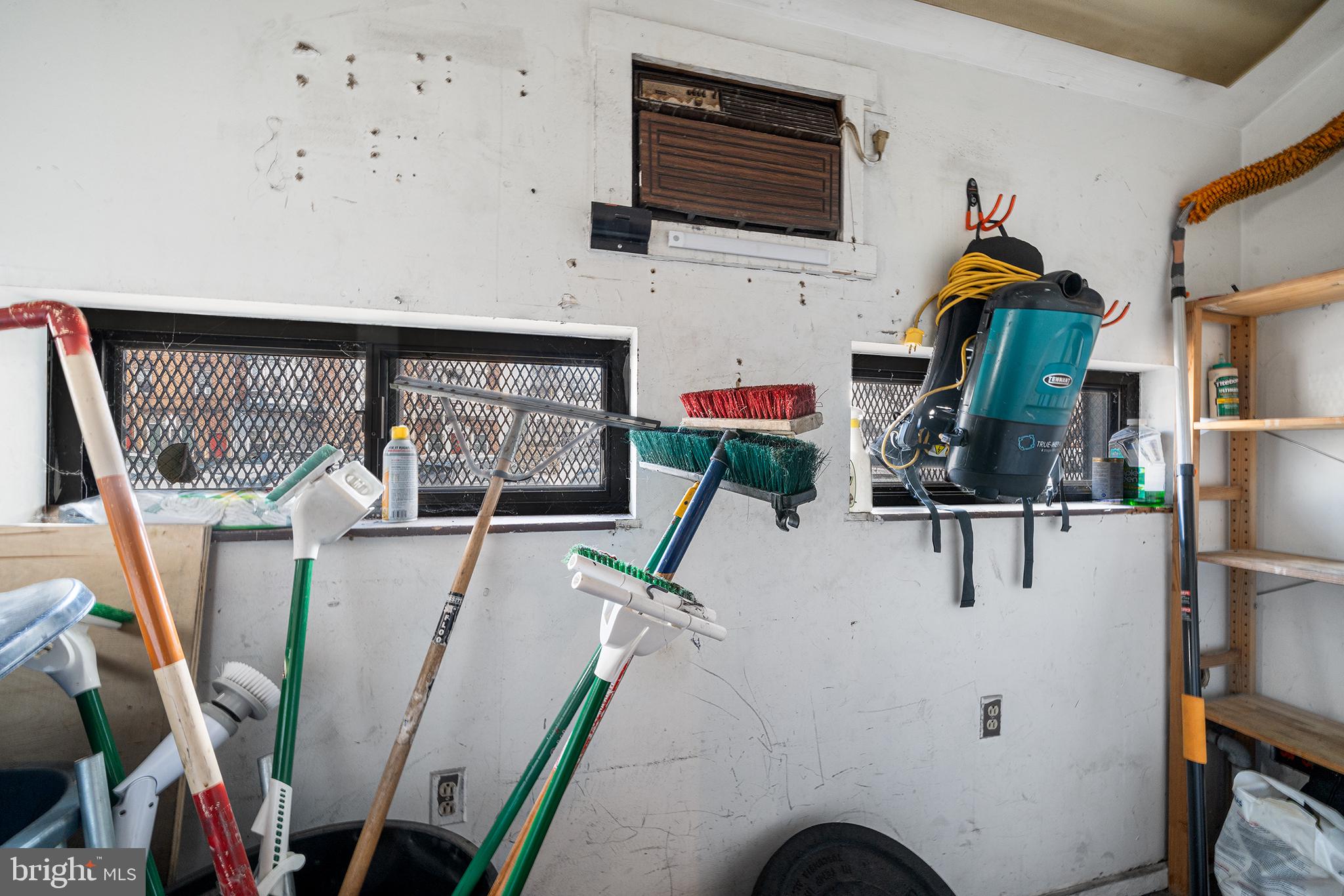 BELLA VISTA - Commercial Lease