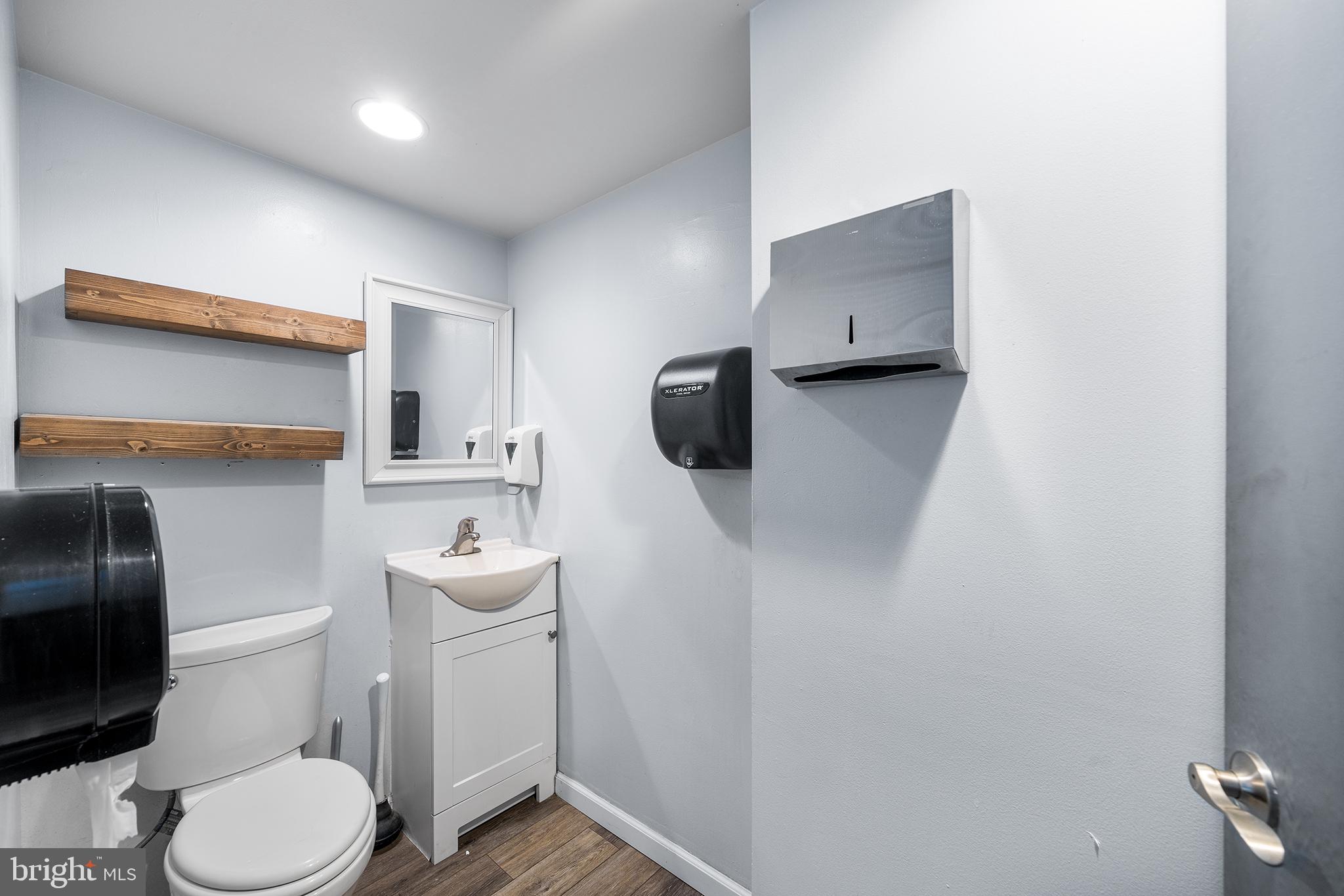 BELLA VISTA - Commercial Lease