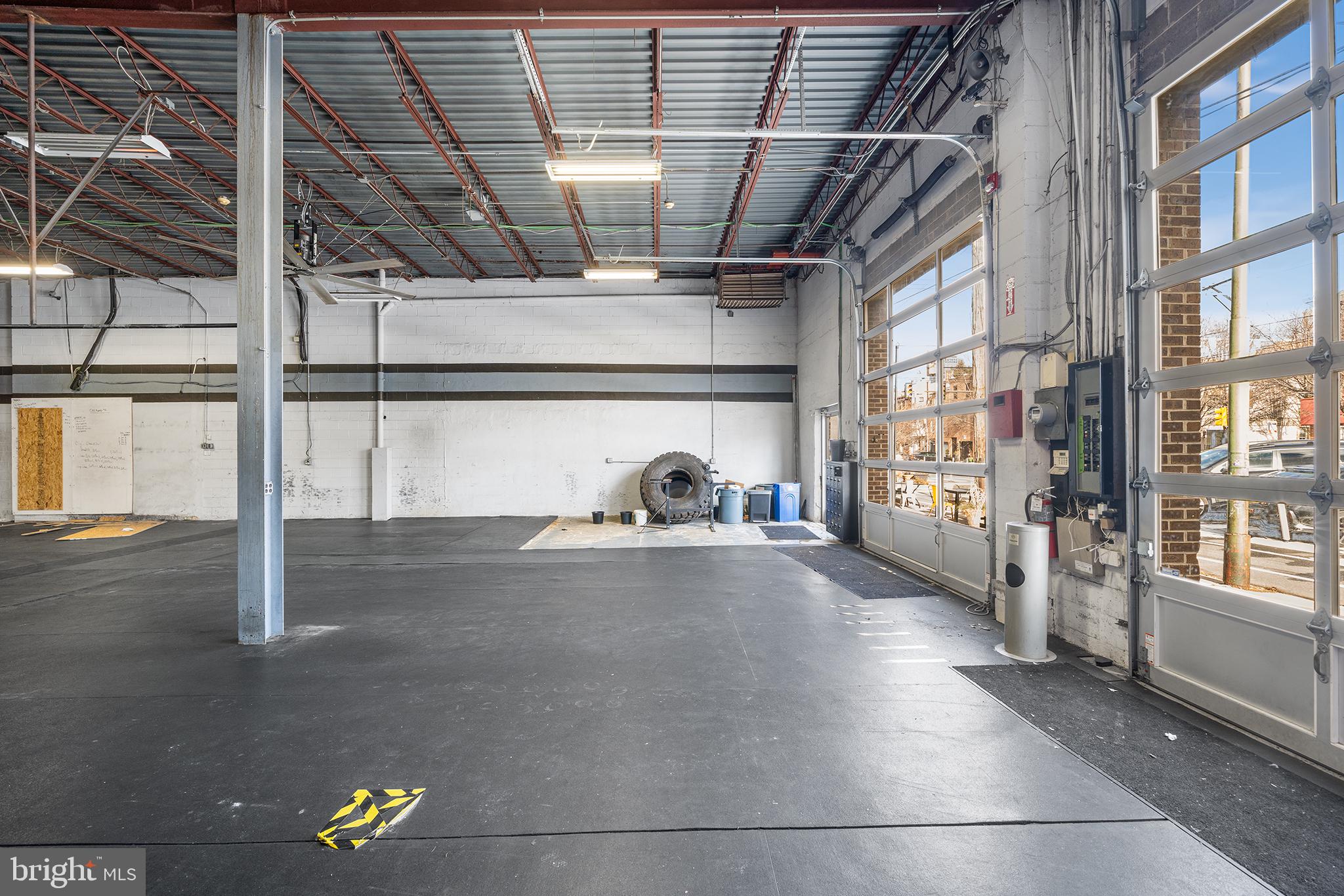 BELLA VISTA - Commercial Lease