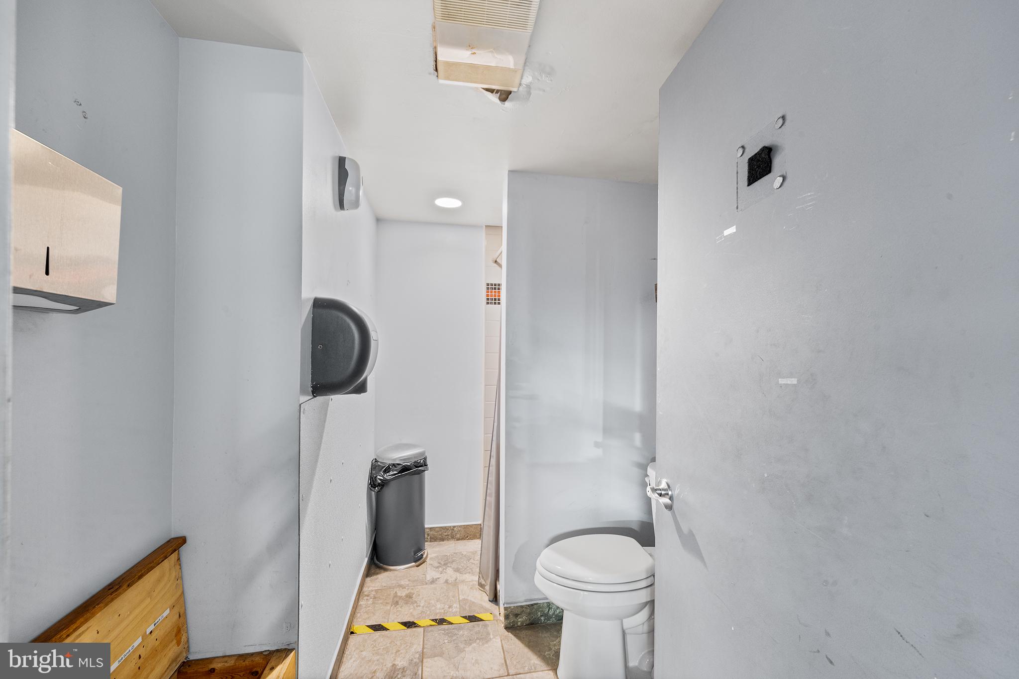 BELLA VISTA - Commercial Lease