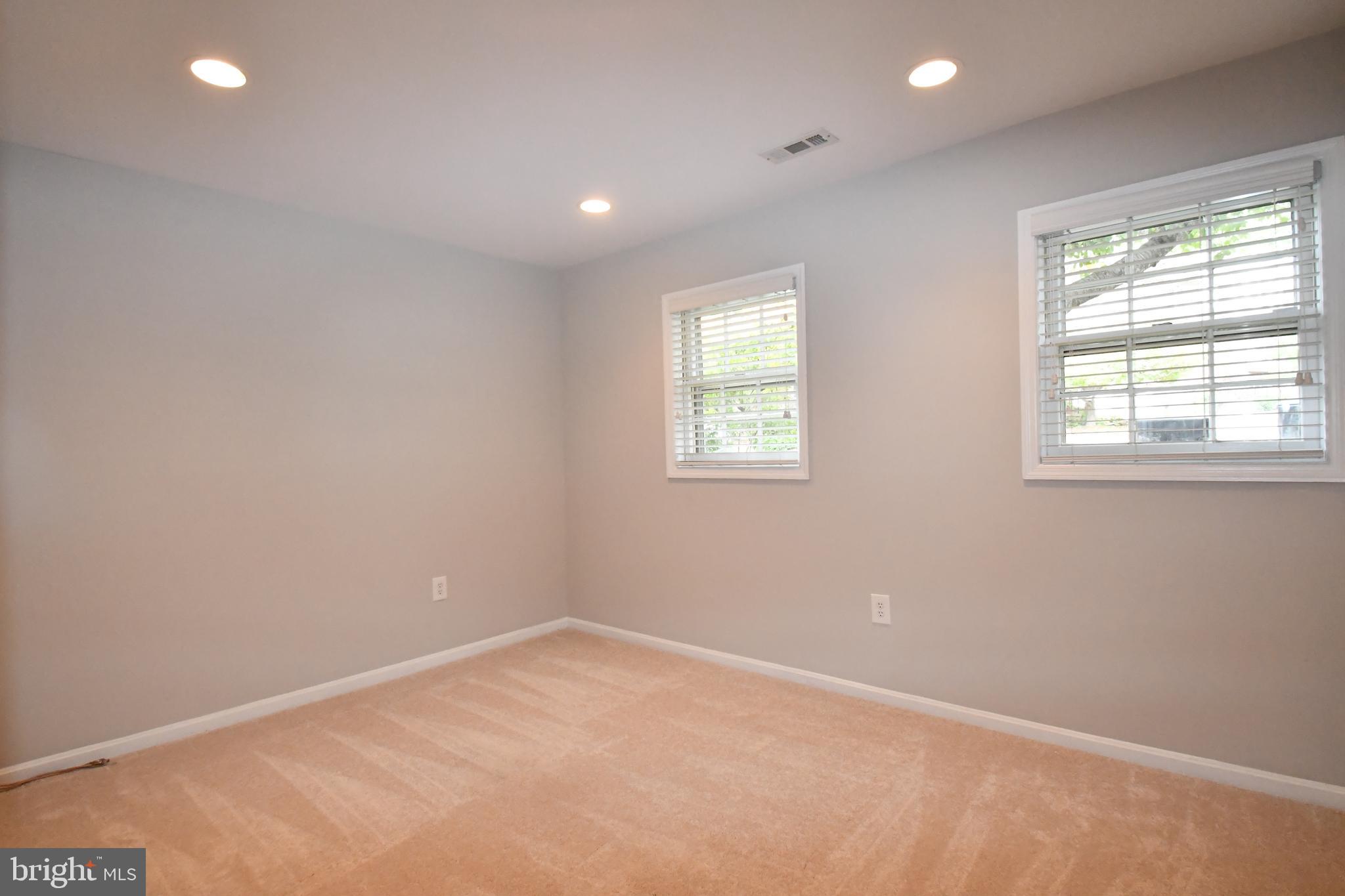 WILLOW CREEK - Residential Lease