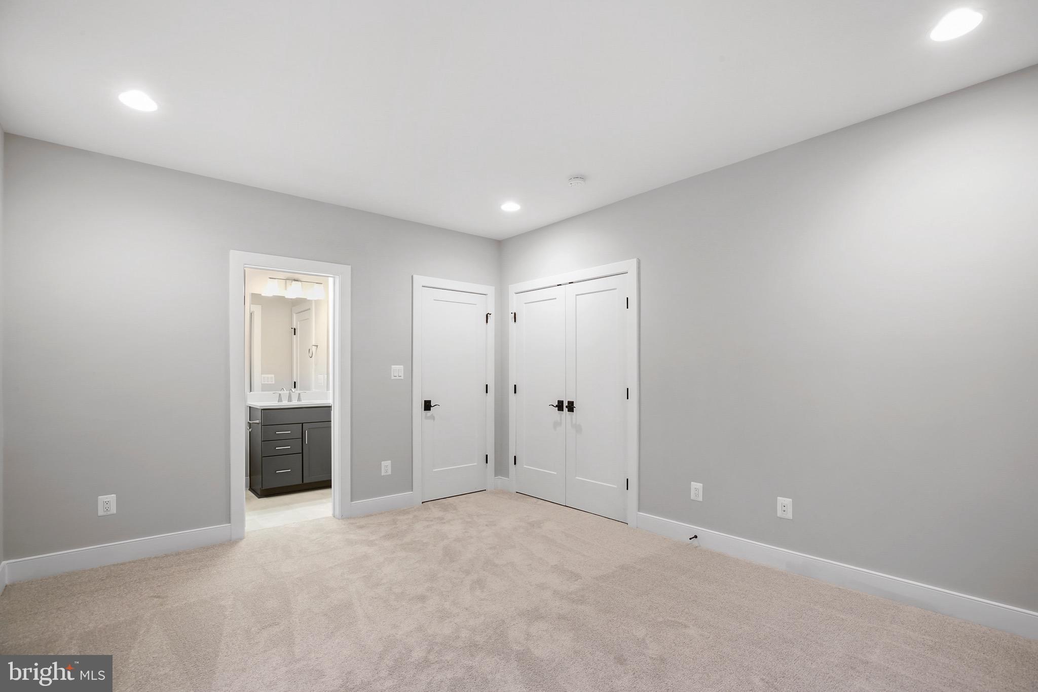 WEST VIENNA WOODS - Residential