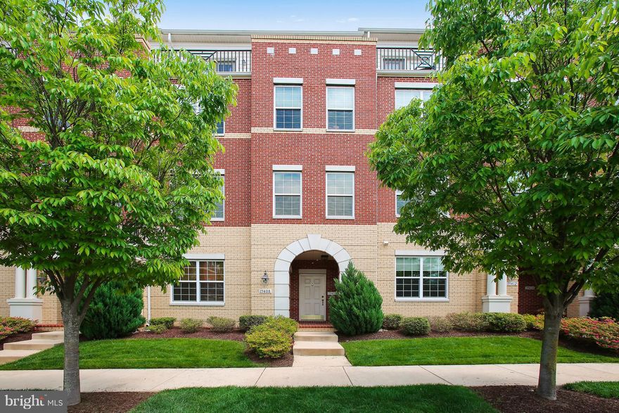 Immaculate-move-in ready! Located in amenity rich Village Green near Town Center! Gourmet kitchen w/ SS appliances,granite, 42" cabinets, tile backsplash, opening to private balcony. Light filled LR/DR/Office w/ wide-plank HW floors. Master suite w/ crown molding, 2 walk-in closets (1 w/ shelves), walkout to balcony overlooking park,spa-like bath w/ soaking tub,separate shower, vanity w/ 2 sinks.