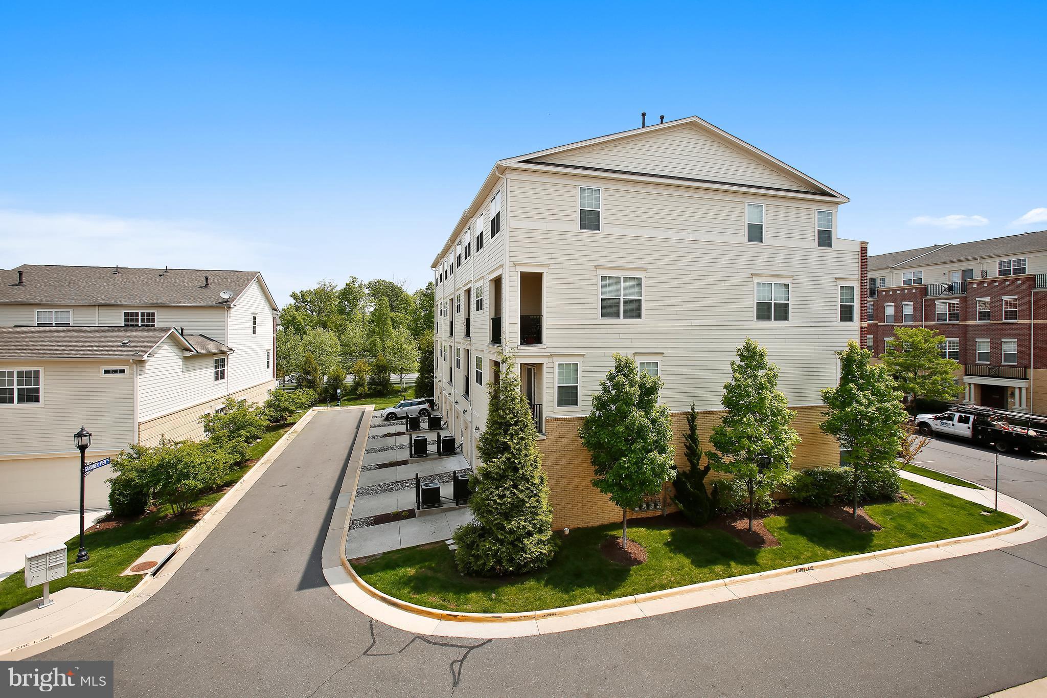 TOWNES CONDOMINIUMS - Residential