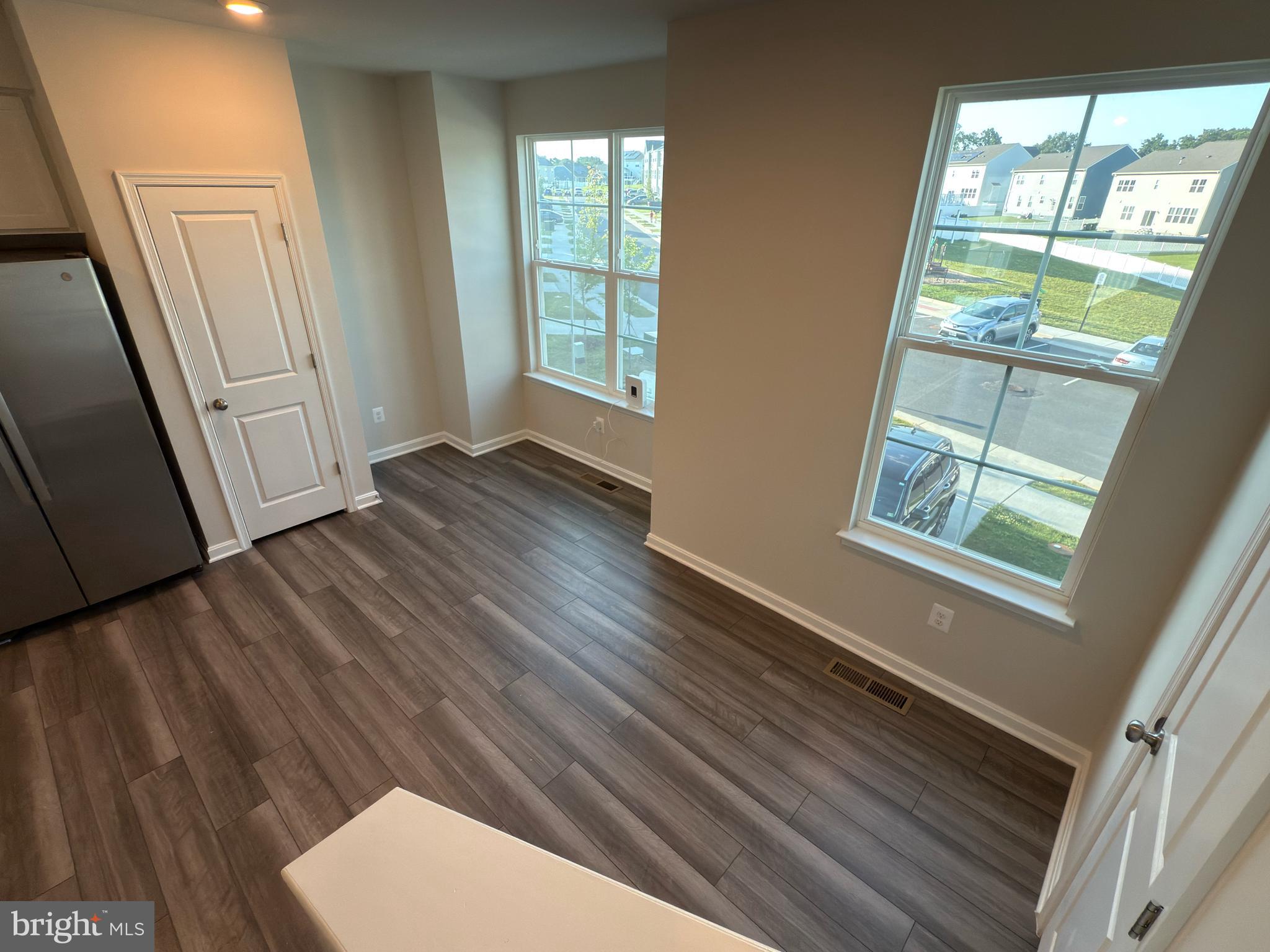 SENSENY VILLAGE - Residential