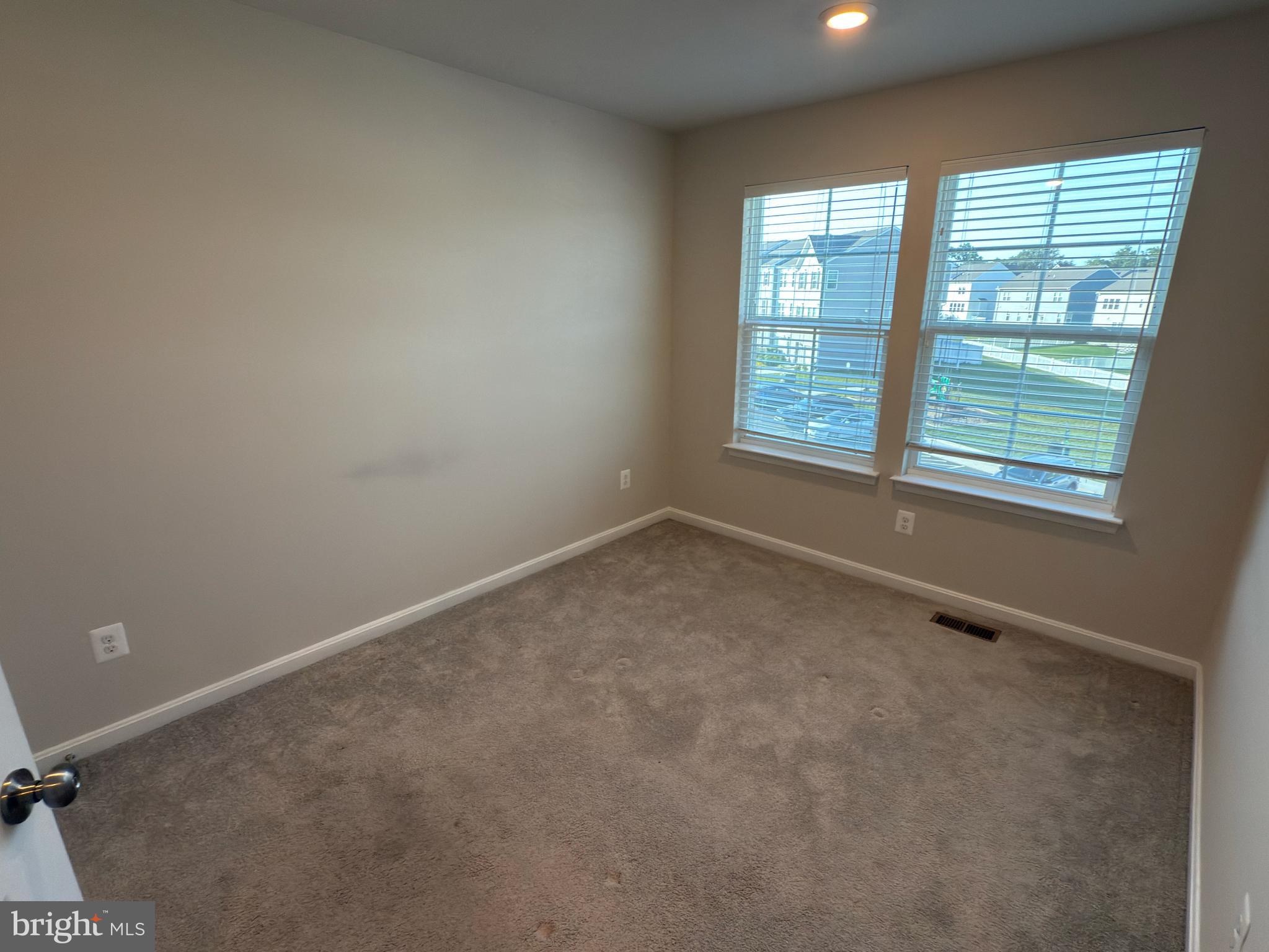 SENSENY VILLAGE - Residential