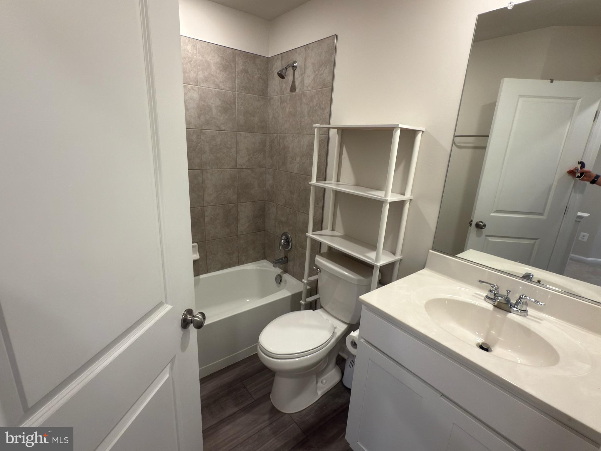 SENSENY VILLAGE - Residential