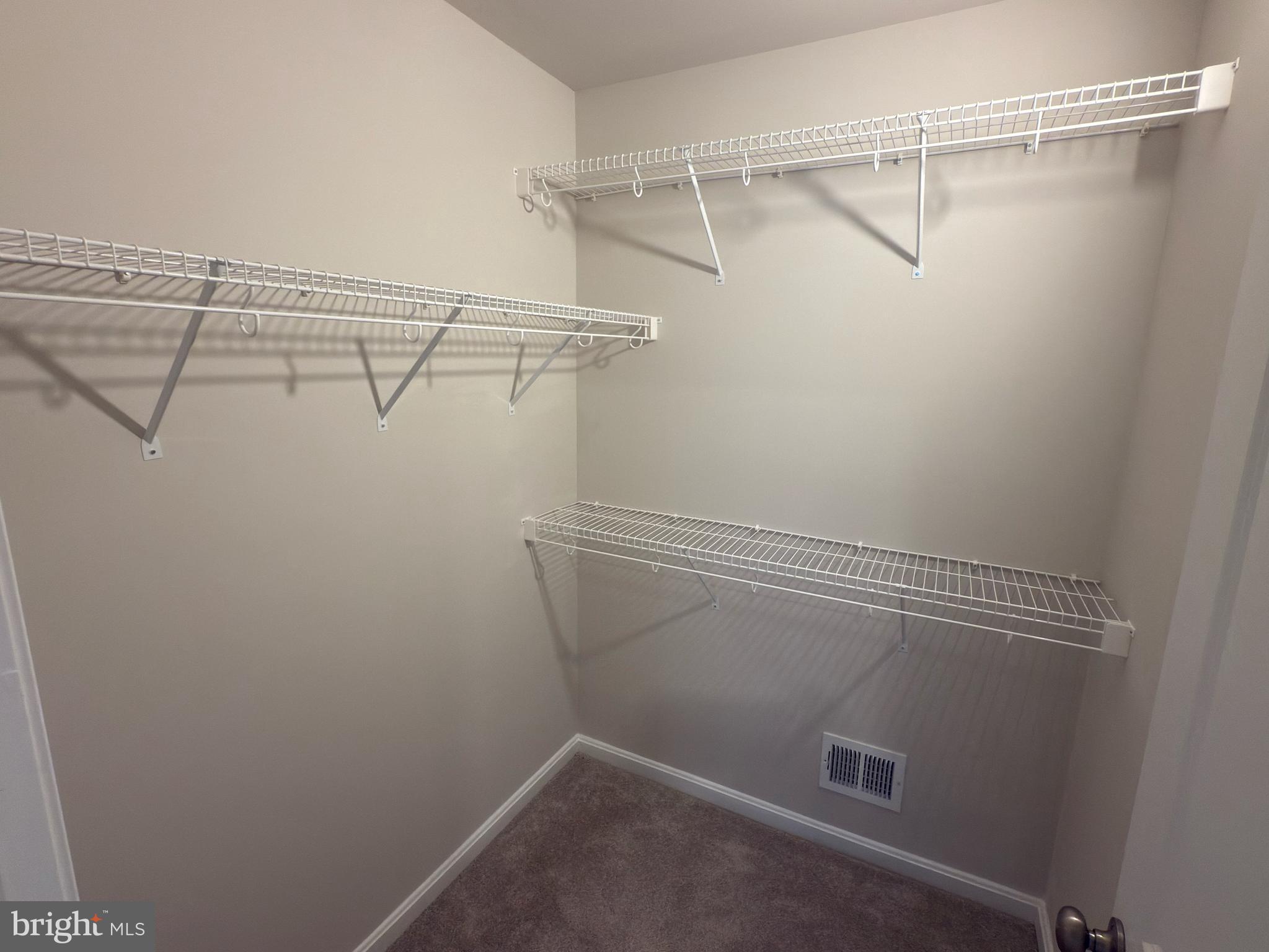 SENSENY VILLAGE - Residential