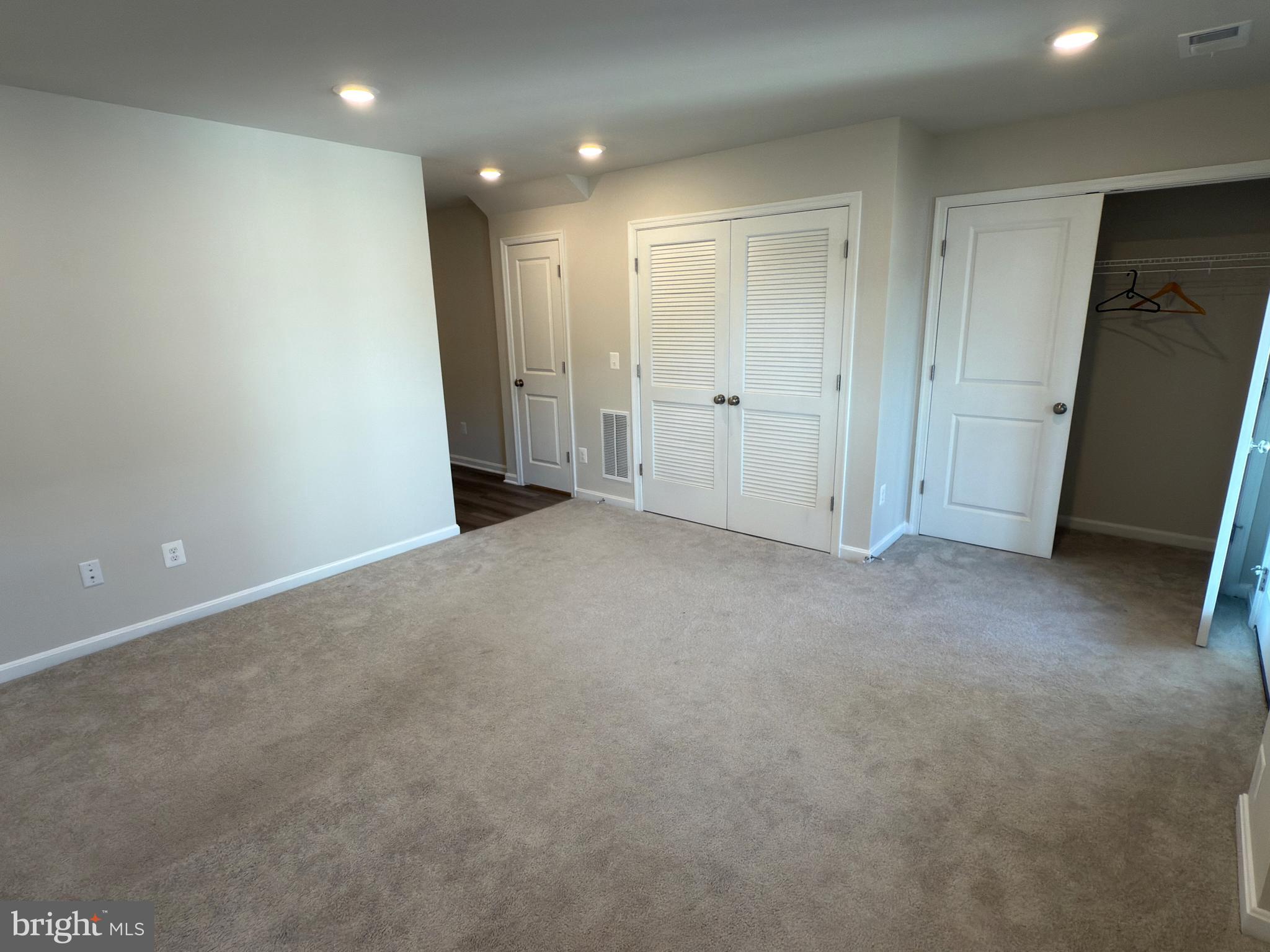 SENSENY VILLAGE - Residential