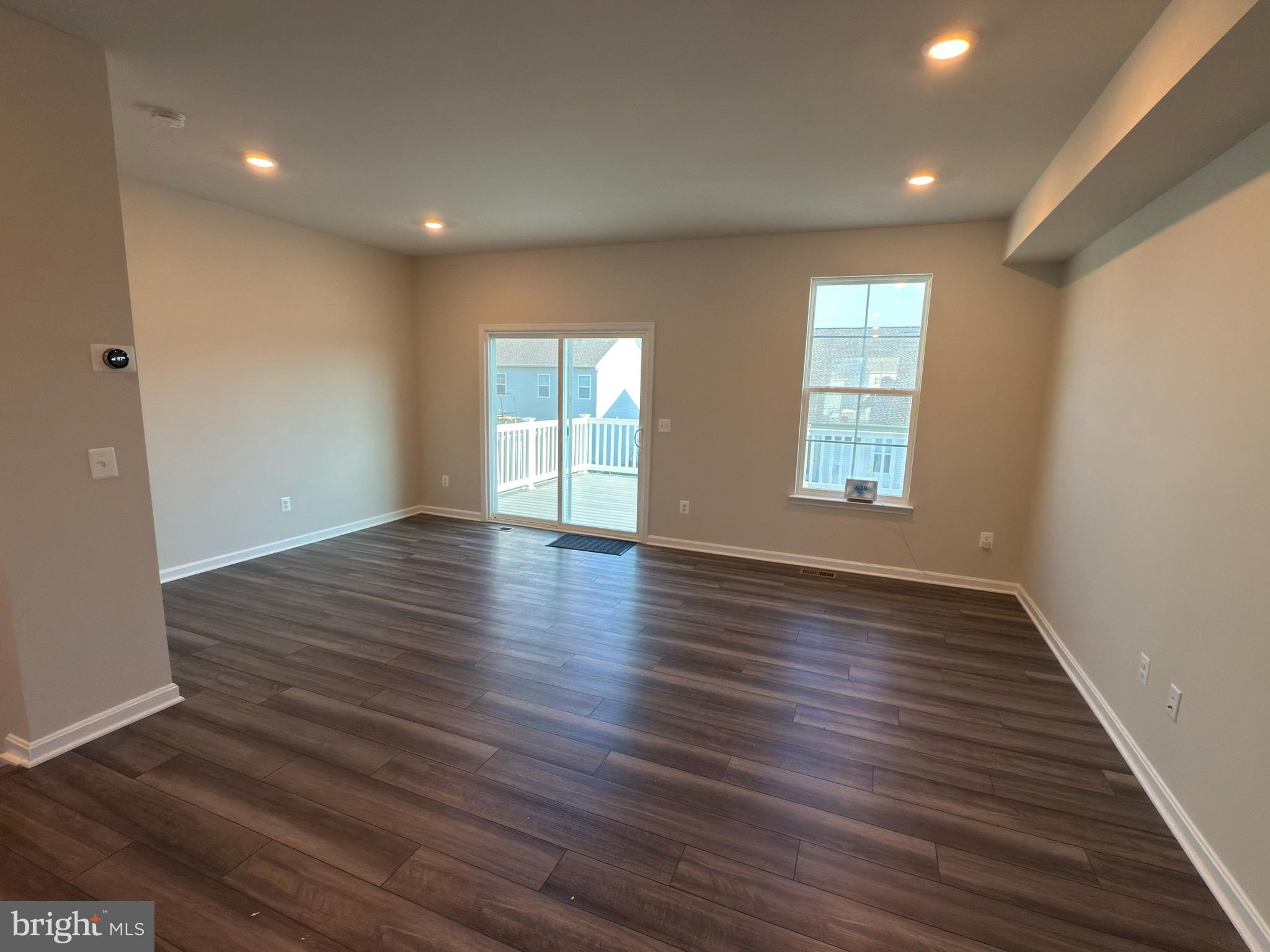 SENSENY VILLAGE - Residential