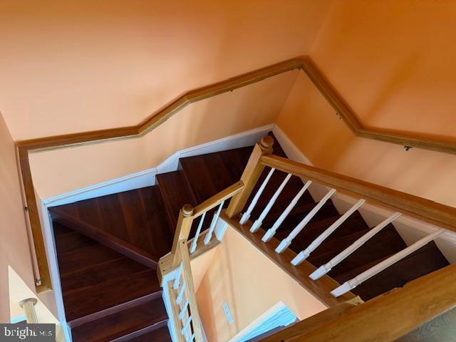 SPRING KNOLL - Residential