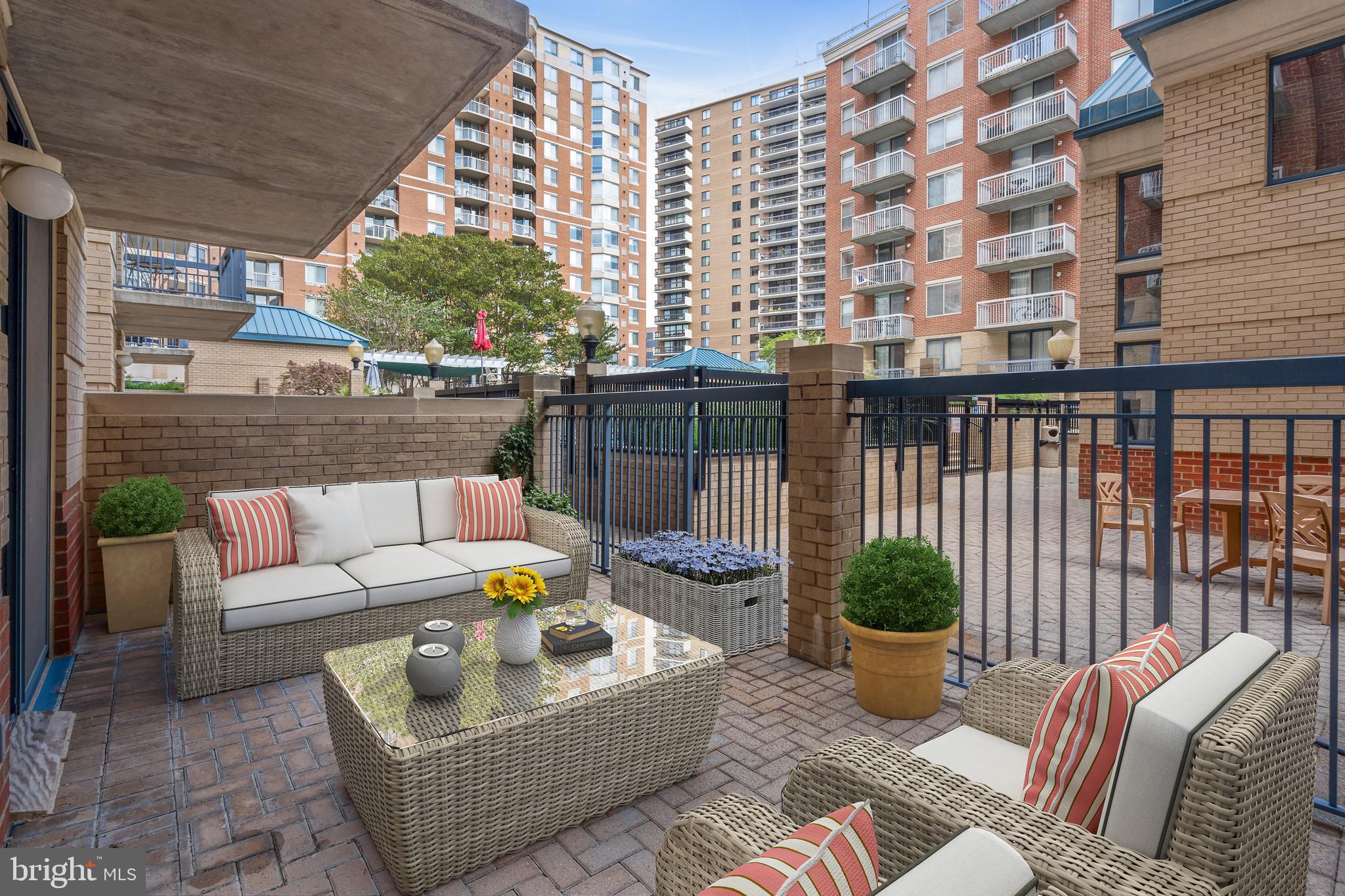 LEXINGTON SQUARE - Residential