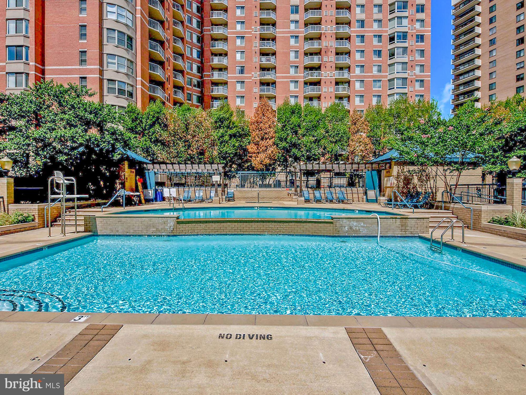 LEXINGTON SQUARE - Residential