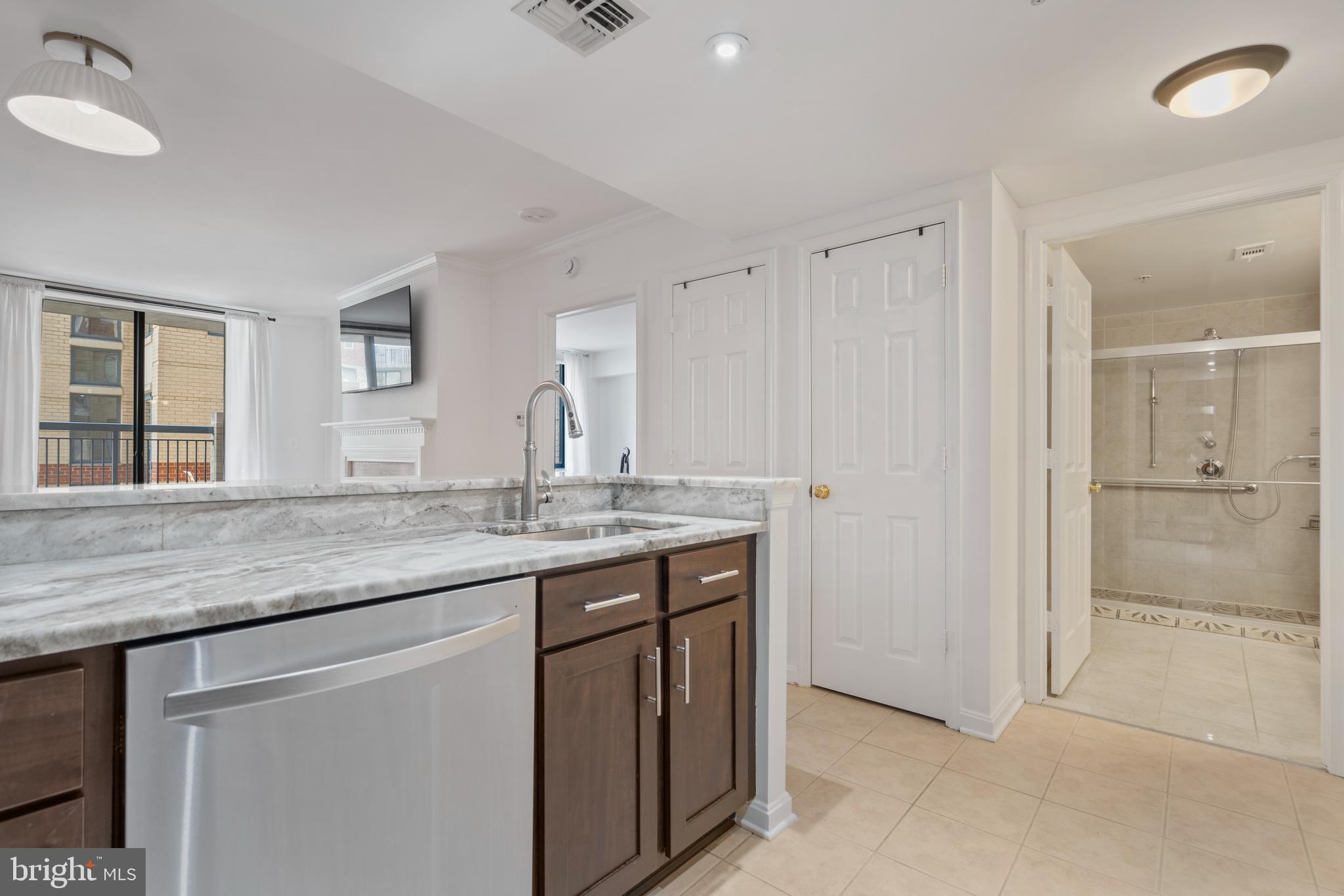 LEXINGTON SQUARE - Residential