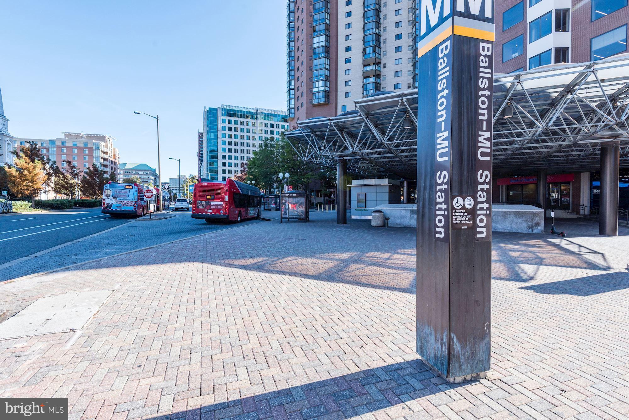 LEXINGTON SQUARE - Residential