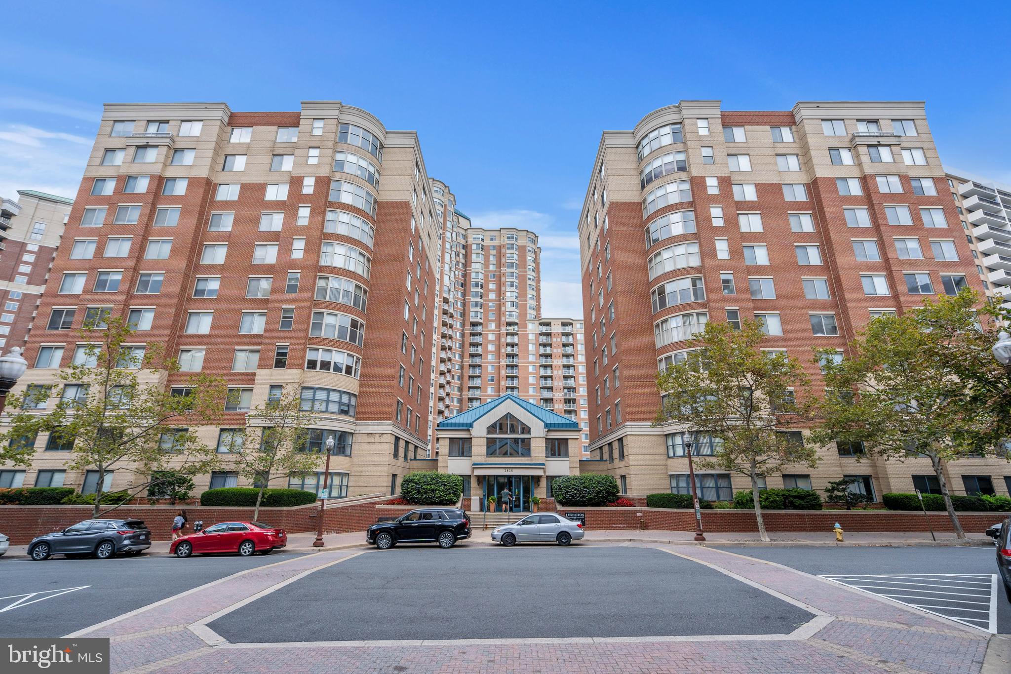 LEXINGTON SQUARE - Residential