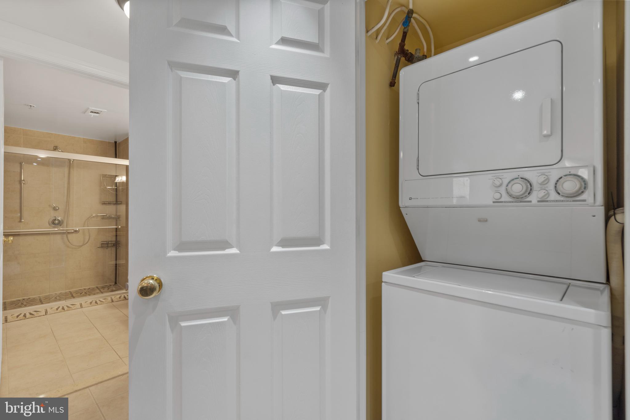 LEXINGTON SQUARE - Residential