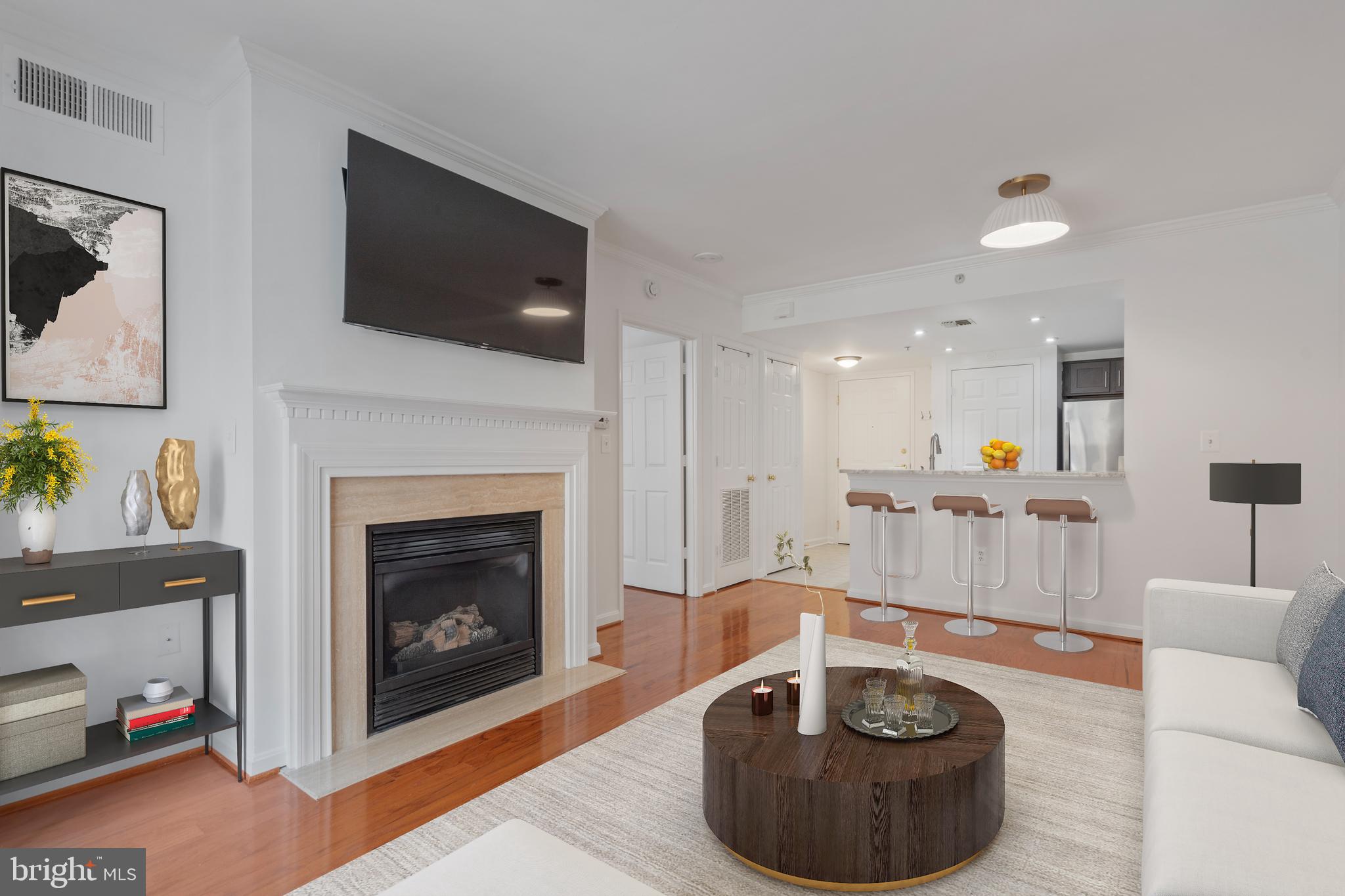 LEXINGTON SQUARE - Residential